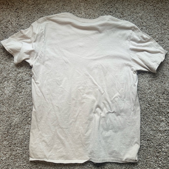 What would Jesus do- He would love first T-Shirt - Picture 3 of 3